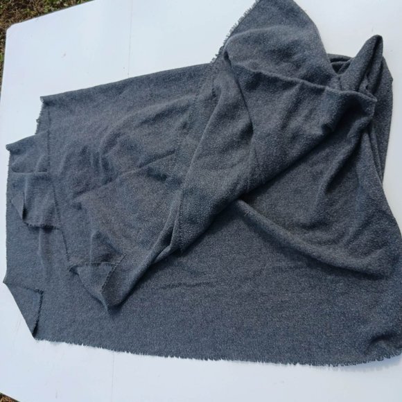 Bebe Size 1X Gray Women's Scarfs - Picture 6 of 6